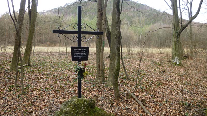 Wandern Wanderung Natur Helenental Augustinerhütte Gedenkstätte