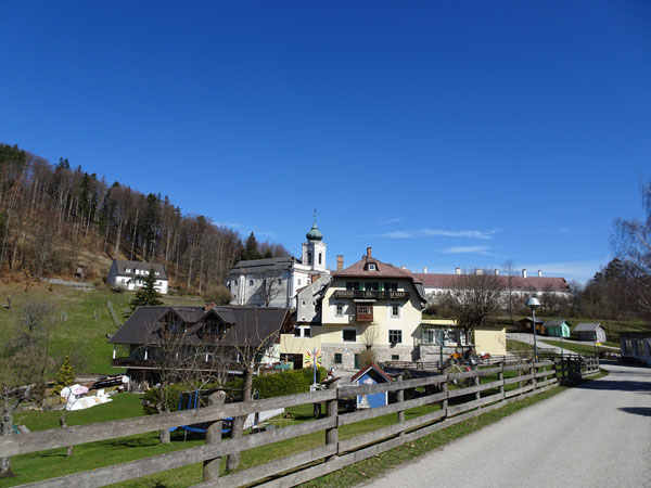 Mariahilfberg Gutenstein Wandern Wanderung Natur Wald Aussicht Schneeberg Grotte