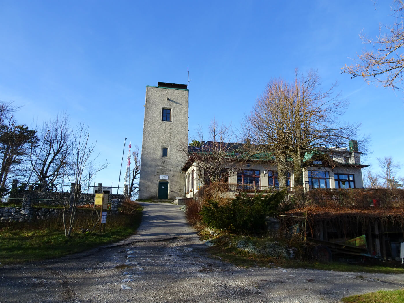 Hoher Lindkogel (834 m) - Eisernes Tor und Sina-Warte - wandernundmehr.at